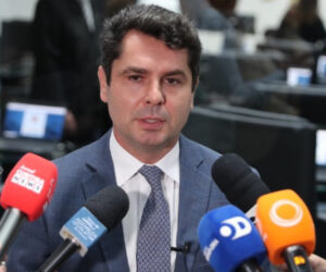 Proposta apresentada pelo deputado Alexandre Curi (PSD) confere maior seguranÃ§a jurÃ­dica Ã s entidades que atuam no ParanÃ¡ | Foto: Valdir Amaral/Alep