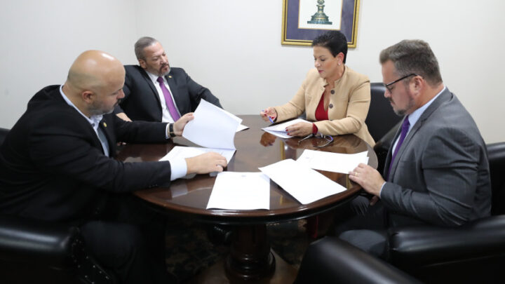 Reunião ocorreu no início da tarde desta segunda-feira | Foto: Valdir Amaral/Alep