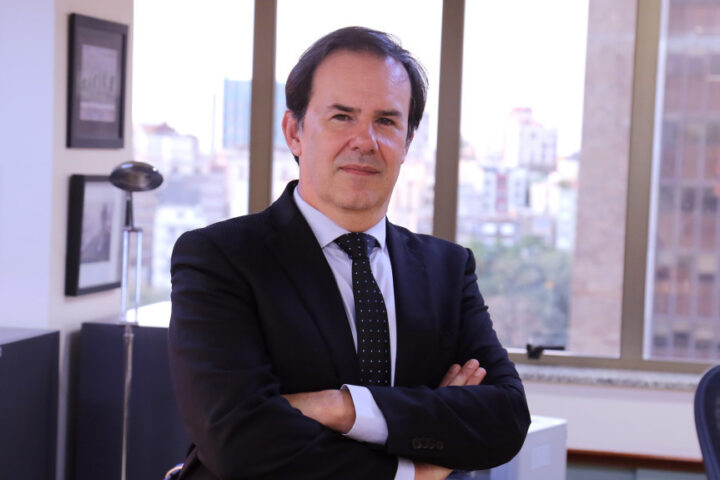 Natural de União da Vitória, o desembargador federal Fernando Quadros da Silva construiu uma sólida e respeitada trajetória no direito público brasileiro | Foto: Divulgação/TRF-4