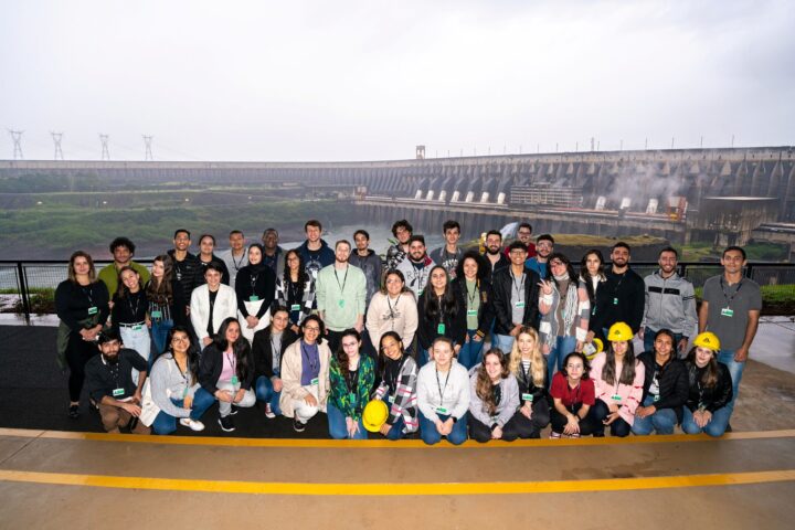 Turma de estagiários de férias de 2023 | Foto: Sara Cheida/Itaipu Binacional