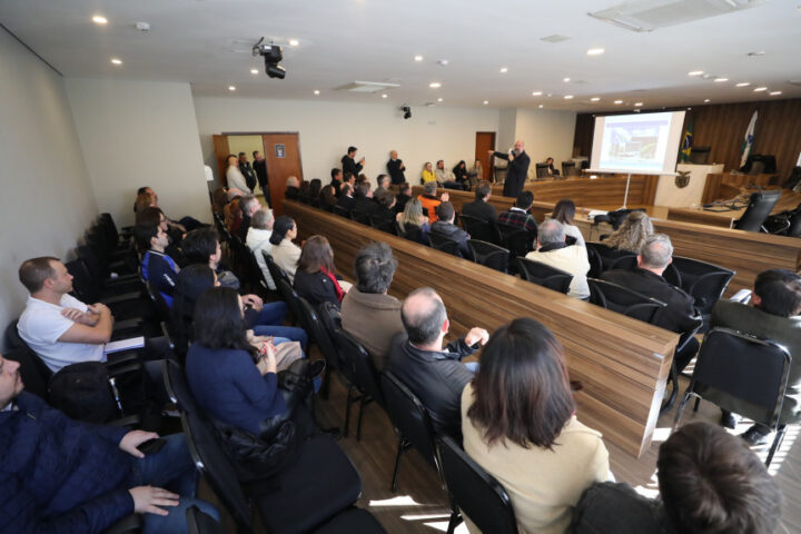 Curso ocorreu na manhã desta quinta-feira (29), no Auditório Legislativo | Foto: Valdir Amaral/Alep