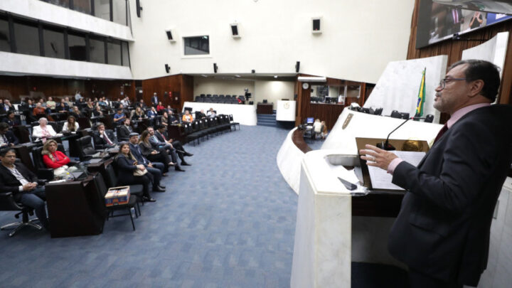 Joelson Dias, advogado e ex-ministro substituto do TSE (Tribunal Superior Eleitoral), foi o palestrante | Foto: Orlando Kissner/Alep