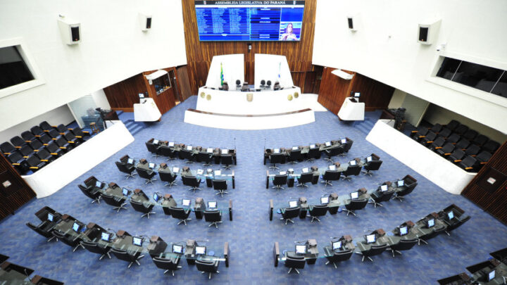 Entre as novidades estão a vedação da prática de violência política de gênero e a de ofensas à honra ou à imagem dos deputados ou da Assembleia Legislativa | Foto: Sandro Nascimento/ALEP