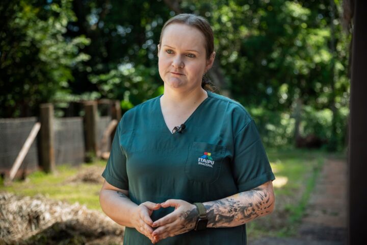 Aline Luiza Konell, médica veterinária da Itaipu | Foto: Rubens Fraulini/Itaipu Binacional