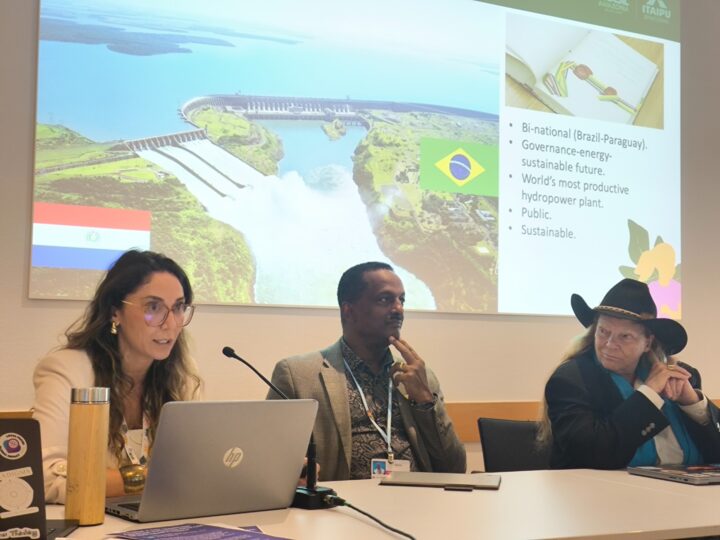 À esquerda, Lígia Leite Soares, chefe do escritório de Brasília da Itaipu | Foto: Romeu de Bruns/Itaipu Binacional
