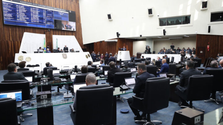 A Lei de Diretrizes Orçamentárias foi aprovada pelos parlamentares nesta segunda-feira | Foto: Orlando Kissner/Alep