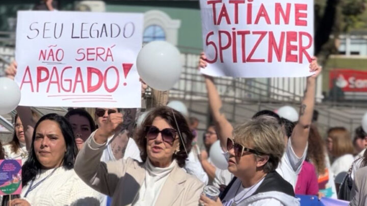 Em Guarapuava, cidade marcada pela tragédia que originou a data, a deputada Cristina Silvestri (PP), autora da lei que instituiu o Dia Estadual de Combate ao Feminicídio, caminhou ao lado da população | Foto: Divulgação/Assessoria Parlamentar