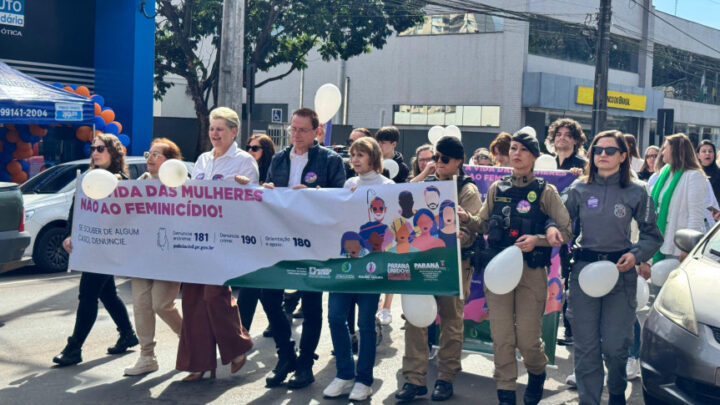 A deputada Luciana Rafagnin (PT) participou da mobilização em Francisco Beltrão, reforçando o envolvimento do sudoeste na luta | Foto: Divulgação/Assessoria Parlamentar