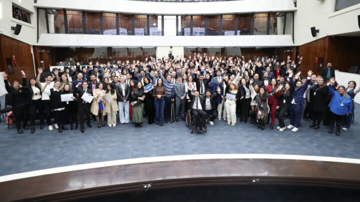 Sessão de encerramento da 6ª edição do Parlamento Universitário ocorreu na tarde desta sexta-feira (25), no Plenário da Casa | Foto: Orlando Kissner/Alep