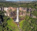O projeto destaca que PrudentÃ³polis Ã© amplamente conhecida como a "Terra das Cachoeiras Gigantes", graÃ§as Ã  impressionante quantidade de quedas d'Ã¡gua espalhadas por seu territÃ³rio | Foto: DivulgaÃ§Ã£o