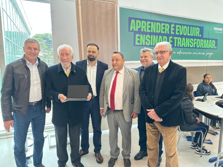 Deputado Hussein Bakri entrega 25 mil tablets para escolas estaduais do Paraná