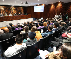 AudiÃªncia realizada no Plenarinho da Casa reuniu educadores, estudantes, pesquisadores, sindicatos, especialistas, representantes de instituiÃ§Ãµes pÃºblicas e movimentos sociais | Foto: Orlando Kissner/Alep