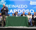 O prefeito de Castro, Reinaldo Cardoso, agradeceu o apoio da Assembleia Legislativa e entregou formalmente duas demandas prioritÃ¡rias para a regiÃ£o | Foto: RogÃ©rio Machado/Alep