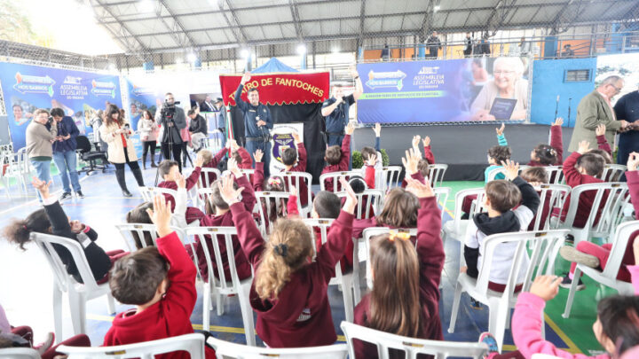 A programação em Santa Feliciadade contou com apresentações culturais e educativas | Foto: Valdir Amaral/Alep
