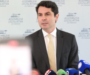 A iniciativa foi anunciada pelo presidente do Poder Legislativo, deputado Alexandre Curi (PSD), antes das sessÃµes plenÃ¡rias desta terÃ§a-feira (14) | Foto: Orlando Kissner/Alep