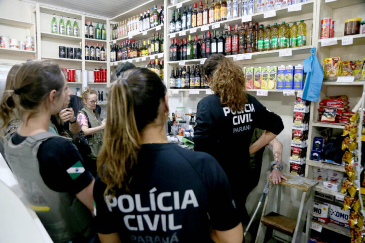 PLs propõem multas a bares e casas noturnas, a distribuição de selos, obrigação de inutilização de garrafas e campanhas educativas | Foto: Valquir Kiu Aureliano/Prefeitura de Curitiba