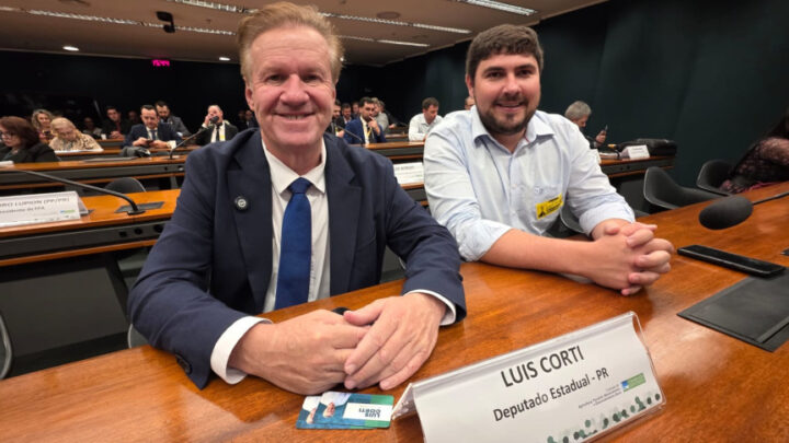 Deputado Luis Corti (PSB) e o presidente da Fetaep, Alexandre Leal | Foto: Divulgação/Assessoria Parlamentar