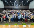 Diretores e equipe da Itaipu com participantesÂ doÂ evento | Foto: Jean PavÃ£o/Itaipu Binacional