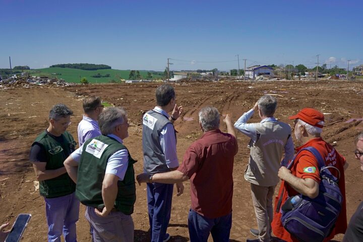 Visita ao terreno onde ficava o ginásio em Rio Bonito do Iguaçu | Foto: Alexandre Marchetti/Itaipu Binacional