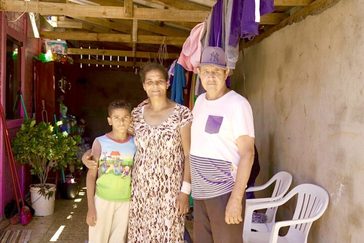 Maria Aparecida Ferreira de Oliveira e a família | Foto: Alexandre Marchetti/Itaipu Binacional