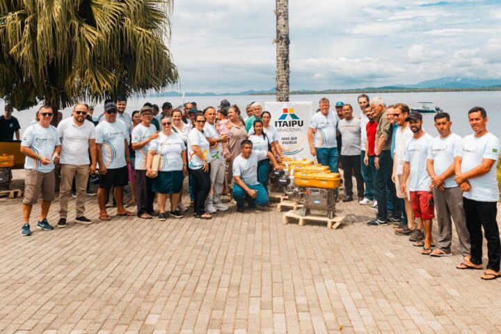Entrega de motores em Guaraqueçaba | Foto: Lana & Gabe/Itaipu Binacional