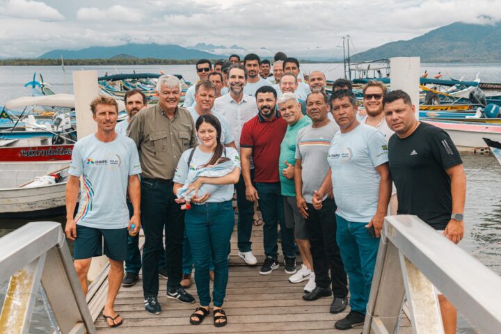 Diretores da Itaipu foram recebidos pelos pescadores | Foto: Lana & Gabe/Itaipu Binacional