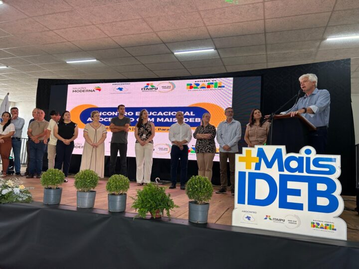 Carlos Carboni (à direita) no evento de Pitanga, no Centro do Estado | Foto: Itaipu/Divulgação