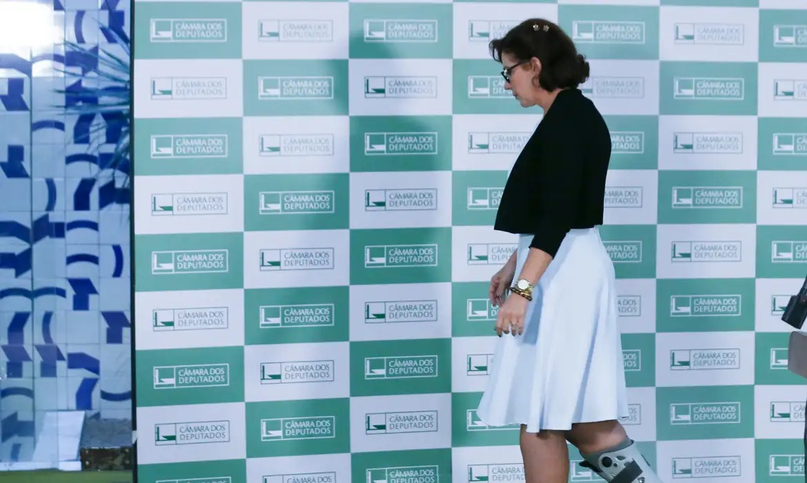 Câmara rejeita cassação de Carla Zambelli; veja como votaram deputados do PR