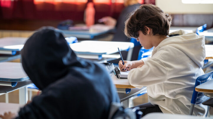 As legislações, aprovadas pela Assembleia Legislativa do Paraná, preveem desde a oferta de merenda escolar orgânica e saudável e a inclusão de alimentos funcionais até temas como aquisição de material escolar, peso das mochilas, entre outros | Foto: Lucas Fermin/SEED-PR