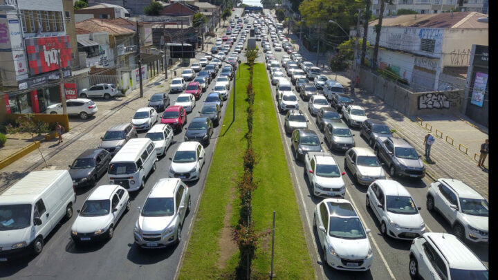 Mais de 2,5 milhões de carros, 268,7 mil motocicletas, 244,7 mil caminhonetes e 225,1 mil camionetas terão a redução no IPVA | Foto: José Fernando Ogura/AEN