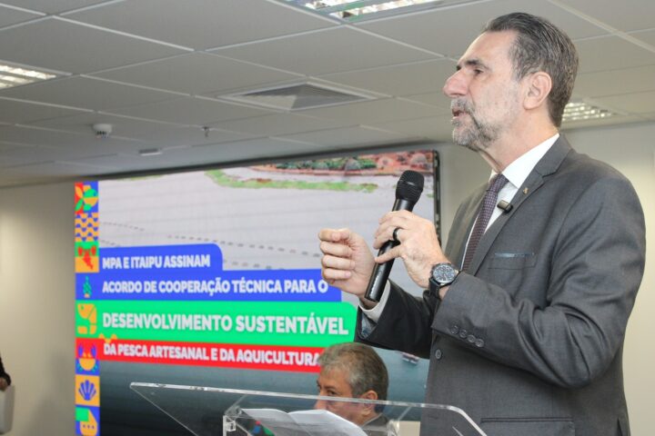 Enio Verri, diretor-geral brasileiro da Itaipu, em evento sobre aquicultura | Foto: Enir Rodrigues/Ministério da Pesca