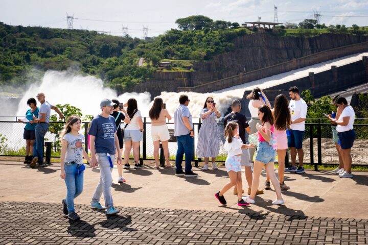 Abertura do vertedouro impulsionou as visitas | Foto: Rubens Fraulini/Itaipu Binacional