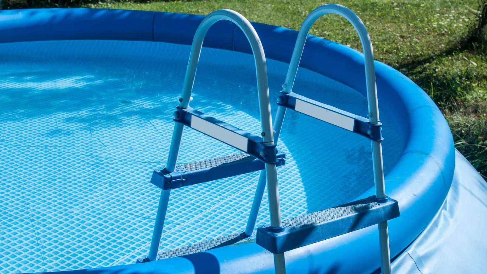 Bebê morre afogado em piscina inflável de abrigo em Araquari