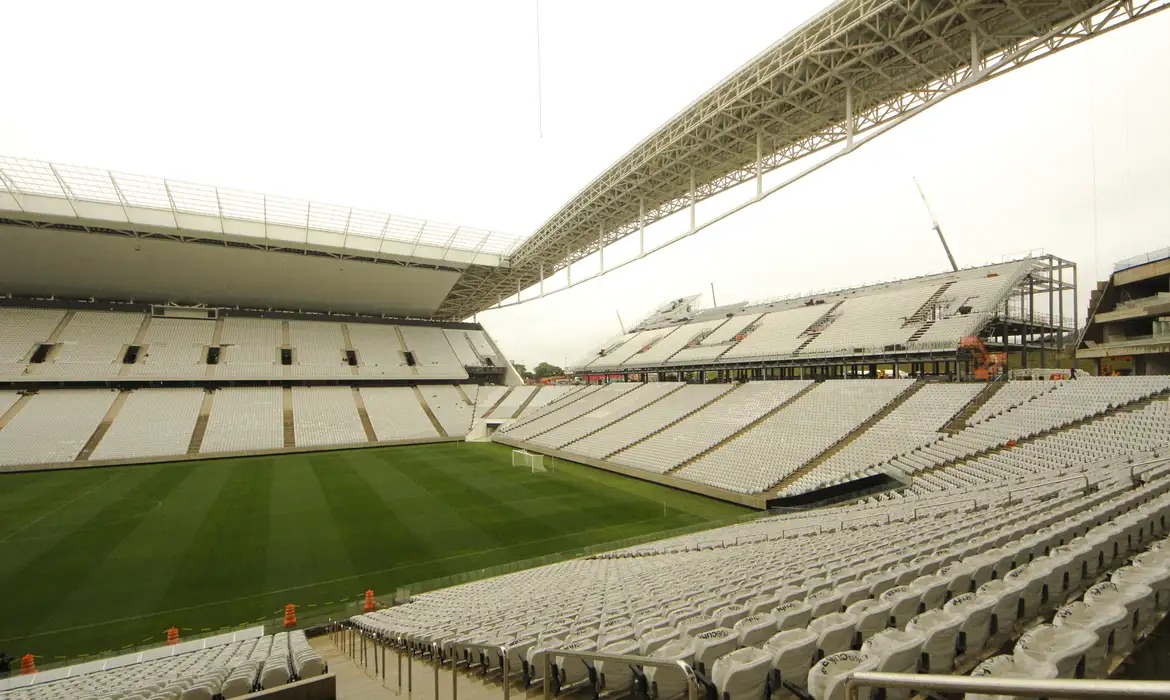 Torcedor é atropelado por veículo da PM no estádio do Corinthians