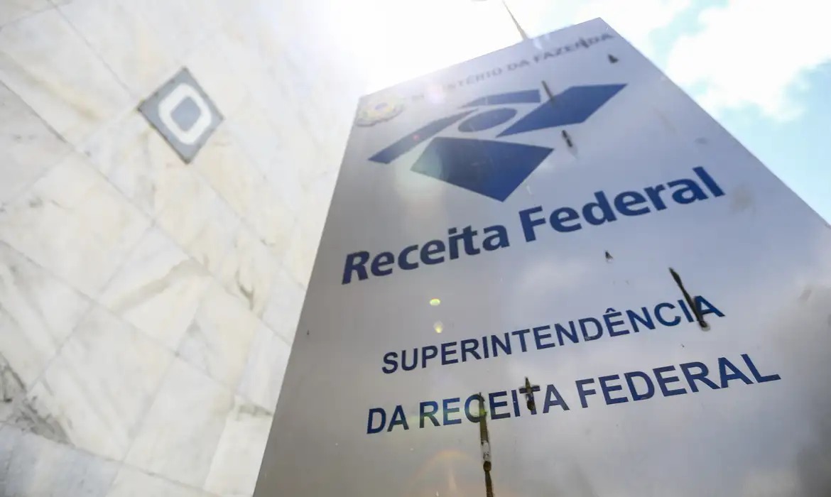 Receita paga lote de restituição do Imposto de Renda; saiba se você tem direito
