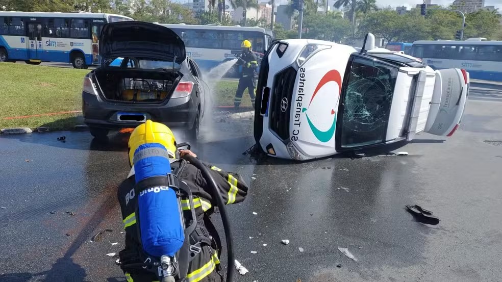 Carro que transportava órgãos para transplante sofre acidente em SC