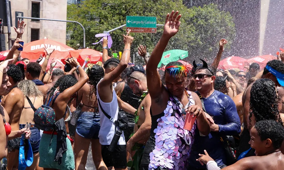 Carnaval e Quarta-feira de Cinzas são feriados ou ponto facultativo?
