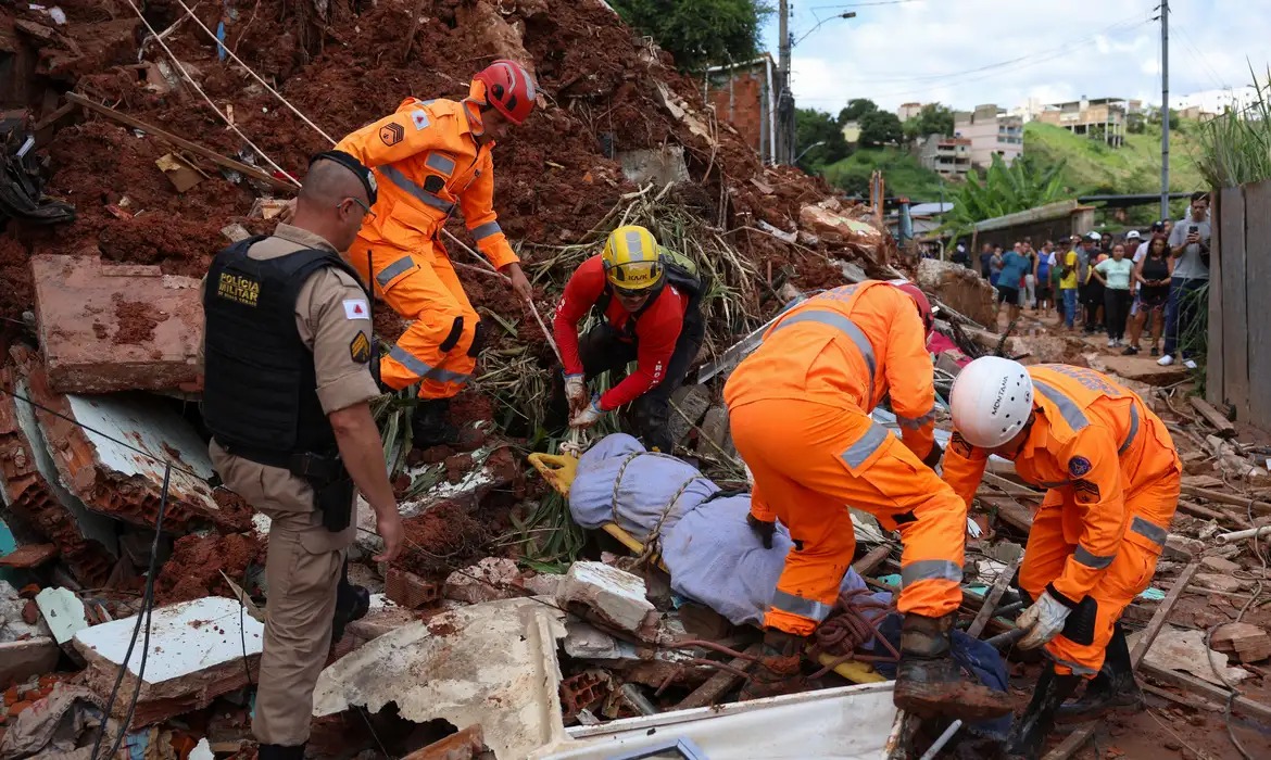 Chuvas fortes deixam 64 mortos em Juiz de Fora e Ubá, Minas Gerais