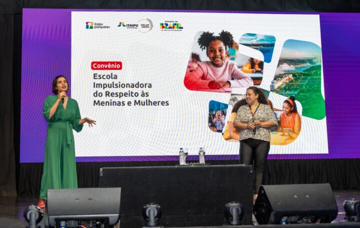 Victoria Pedro Corrêa (à esq.), coordenadora de Iniciativas de Diversidade, Equidade e Inclusão da Itaipu | Foto: Sara Cheida/Itaipu Binacional
