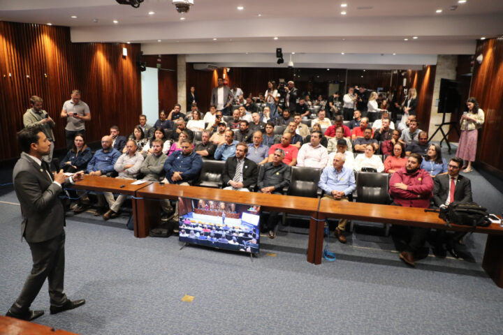 Palestra ocorreu na manhã desta sexta-feira, no Plenarinho da Casa | Foto: Valdir Amaral/Alep