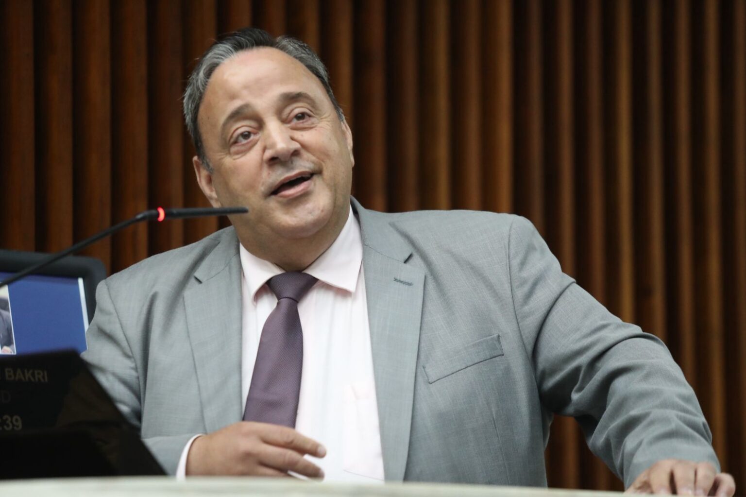 Hussein Bakri é internado em UTI para tratar diverticulite aguda