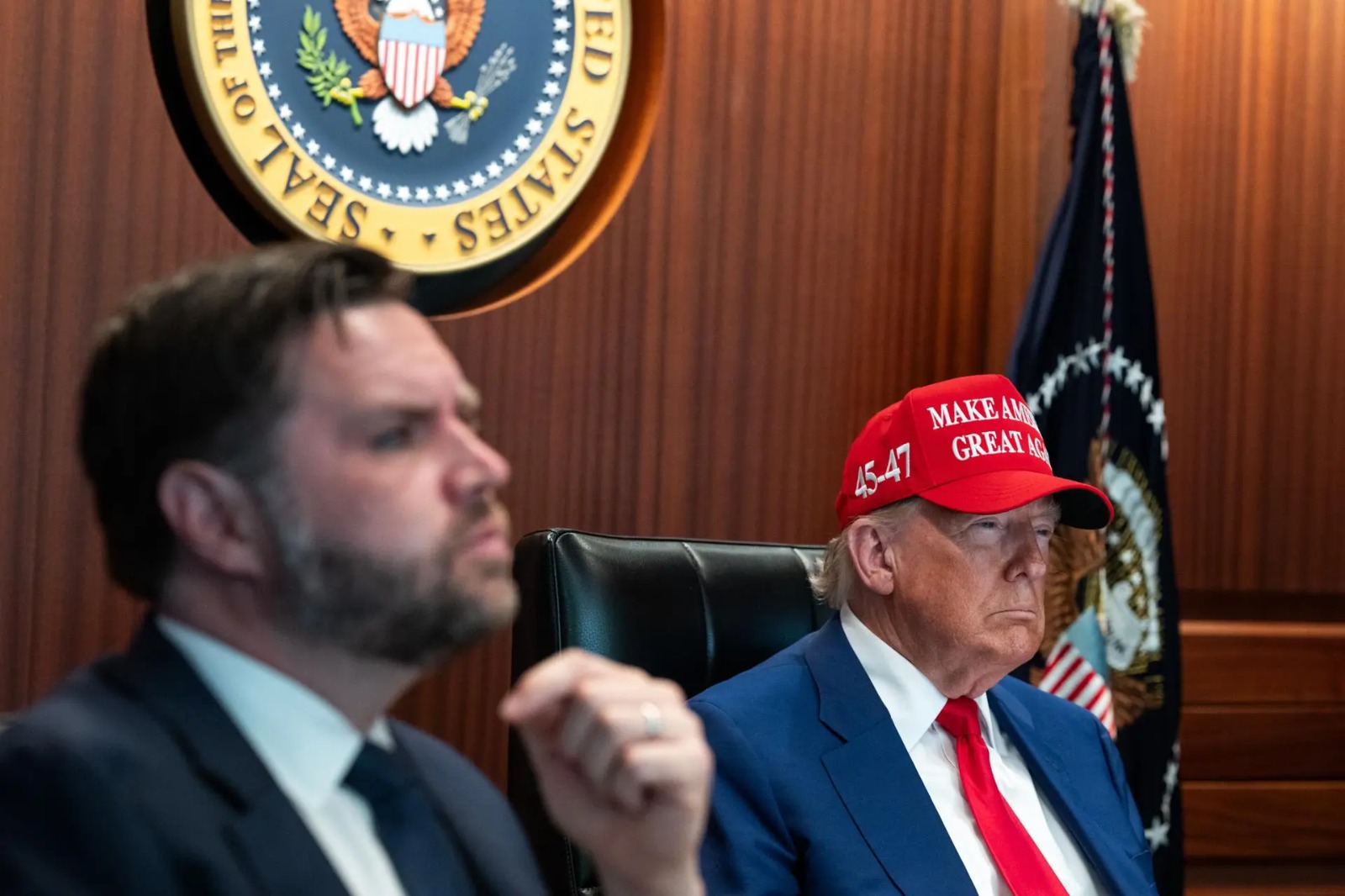 Trump recua e suspende ataques ao Irã por duas semanas