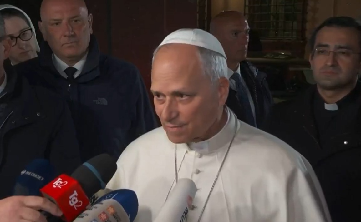 Papa Leão XVI pede para que humanidade “rejeite a guerra e lembre dos inocentes”