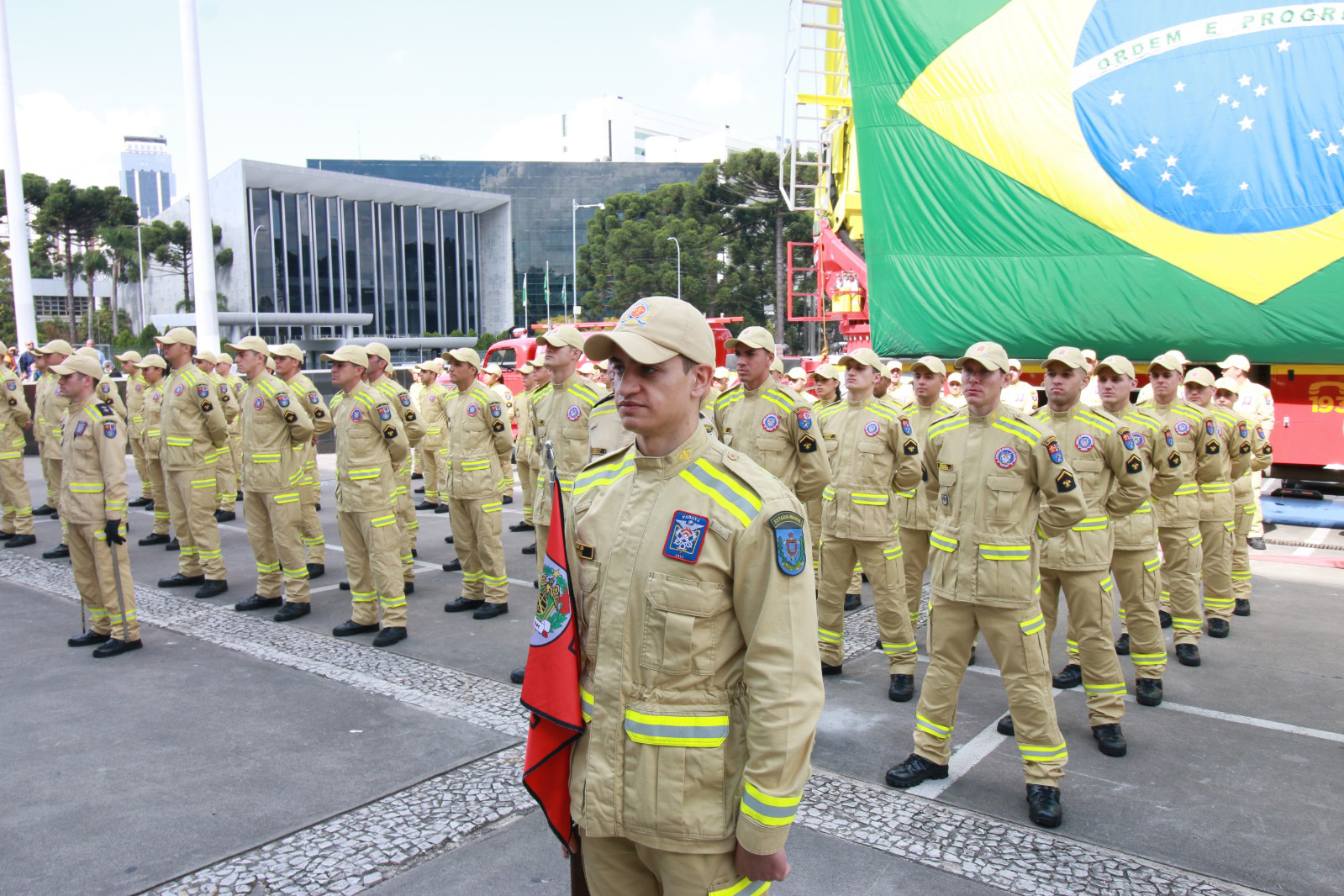 Corpo de Bombeiros distribui 851 novos soldados pelo Paraná