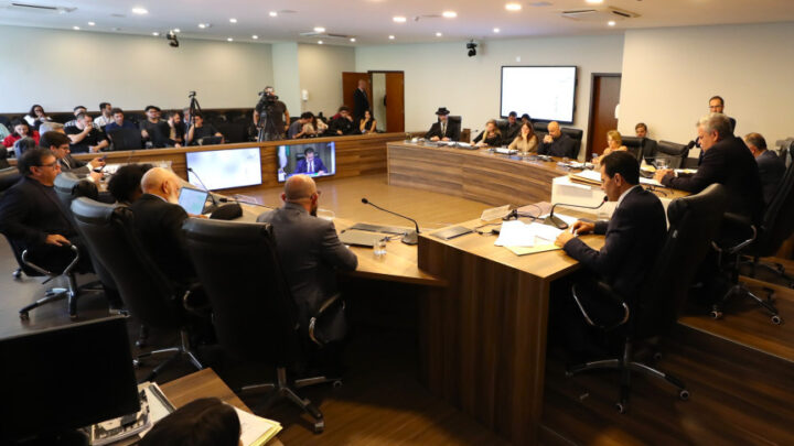 As análises e deliberações ocorreram ao longo da manhã e tarde desta quarta-feira | Foto: Valdir Amaral/Alep
