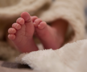 BebÃª de 2 meses morre e PM desconfia de babÃ¡ que riu durante ligaÃ§Ã£o ao SAMU