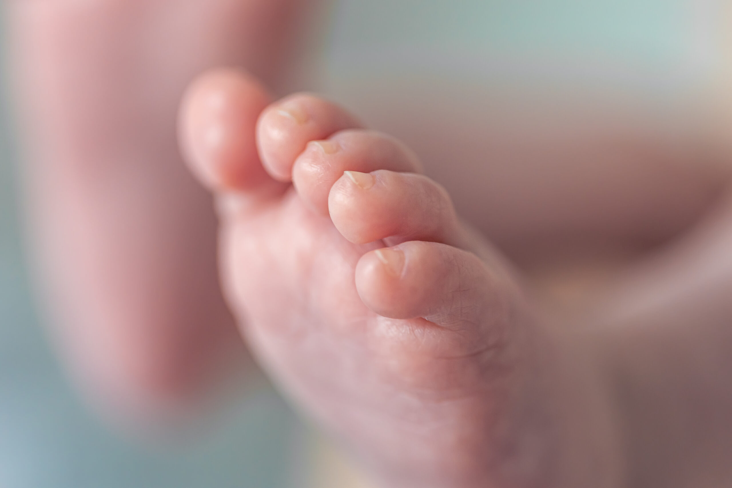 Bebê de 28 dias morre com sinais de estupro no PR; pais foram presos