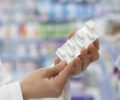 Anvisa suspende corticoide e medicamento para colesterol; saiba quais