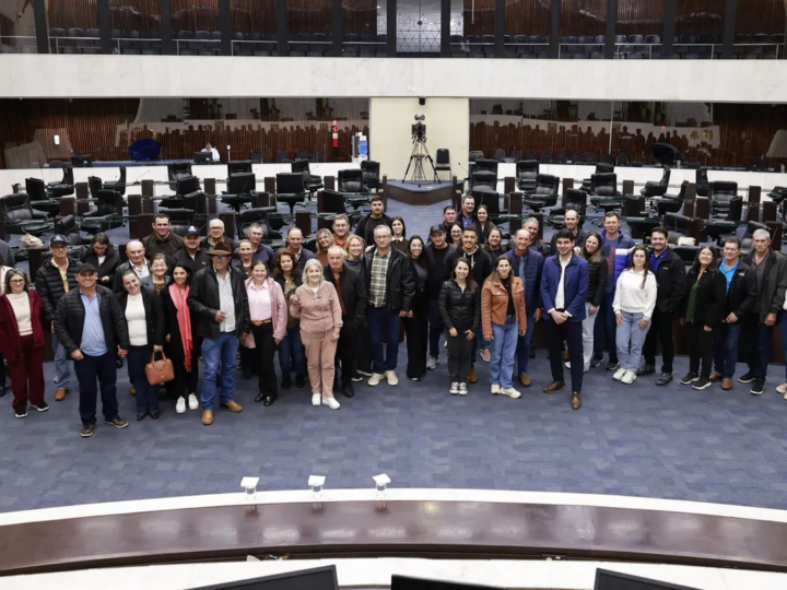 Durante a visita pela Casa de Leis, os visitantes conhecem os prédios históricos que compõem a estrutura da Casa | Foto: Valdir Amaral/Alep